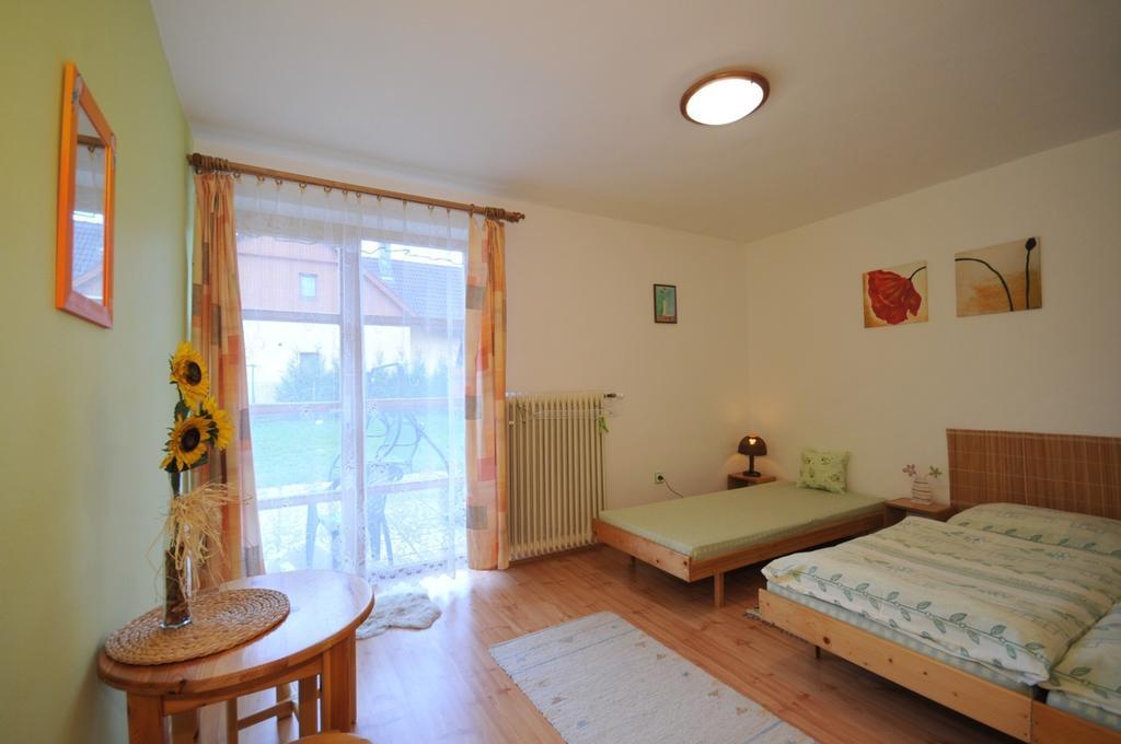 Katka A Martin Samostatny Apartman S Vlastnym Vchodom Lipótszentmiklós Szoba fotó